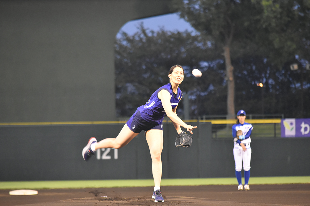 冨永こよみ選手の女子プロ野球リーグ始球式を終えて