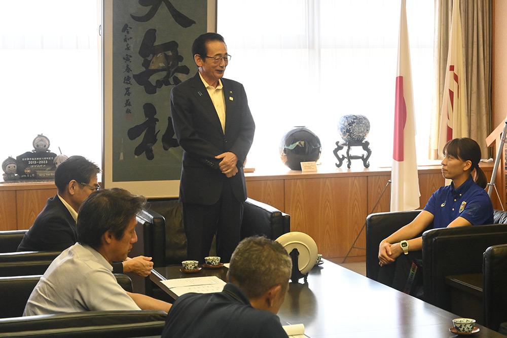 上尾市長にパリ・オリンピック報告